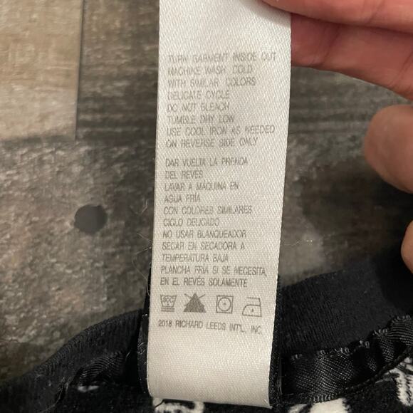 Disney The Nightmare Before Christmas Pajama Set Women’s Black Size M (8-10) PJs - Picture 6 of 11